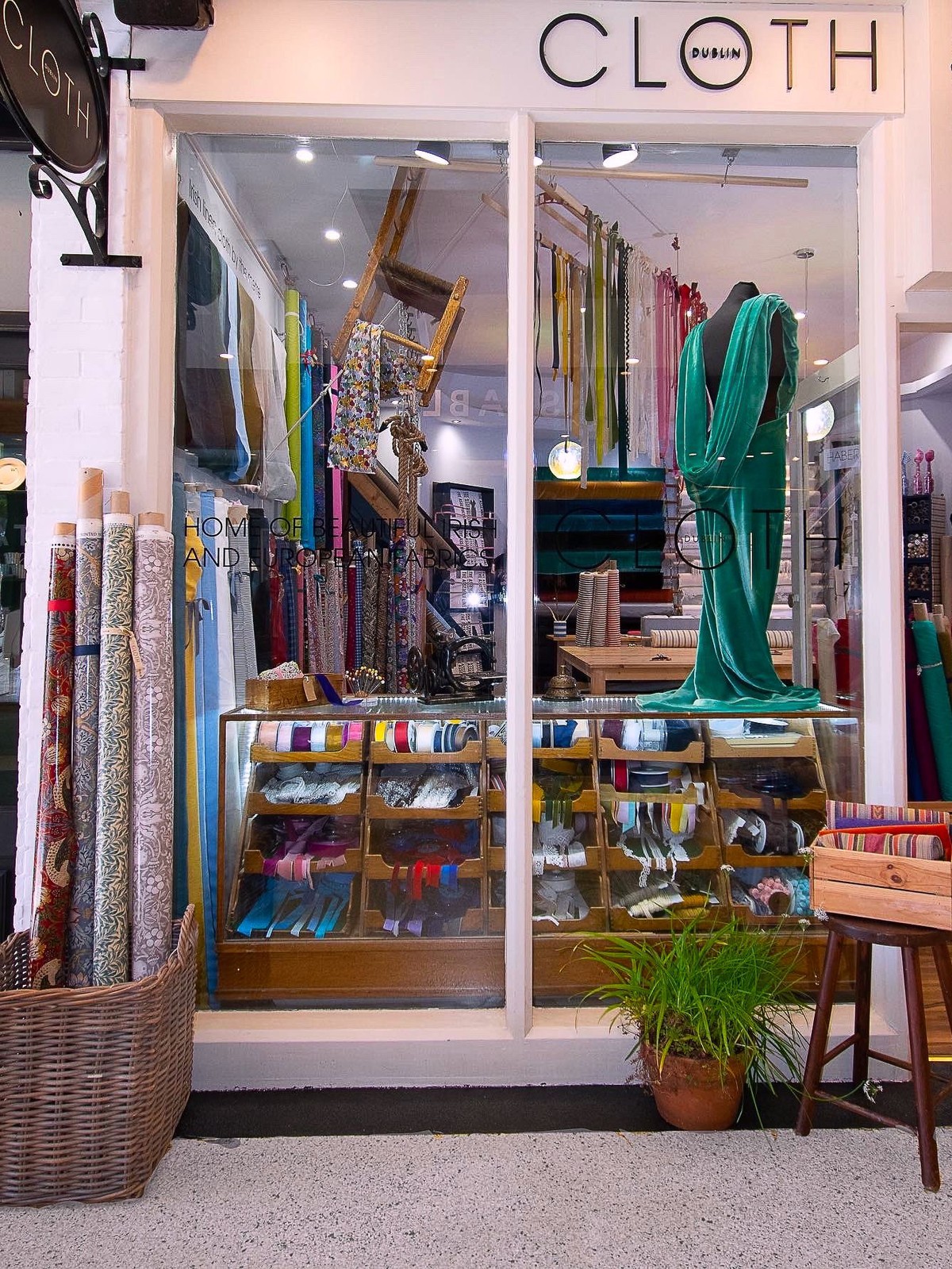 Cloth, Dublin: Shopfront Portrait