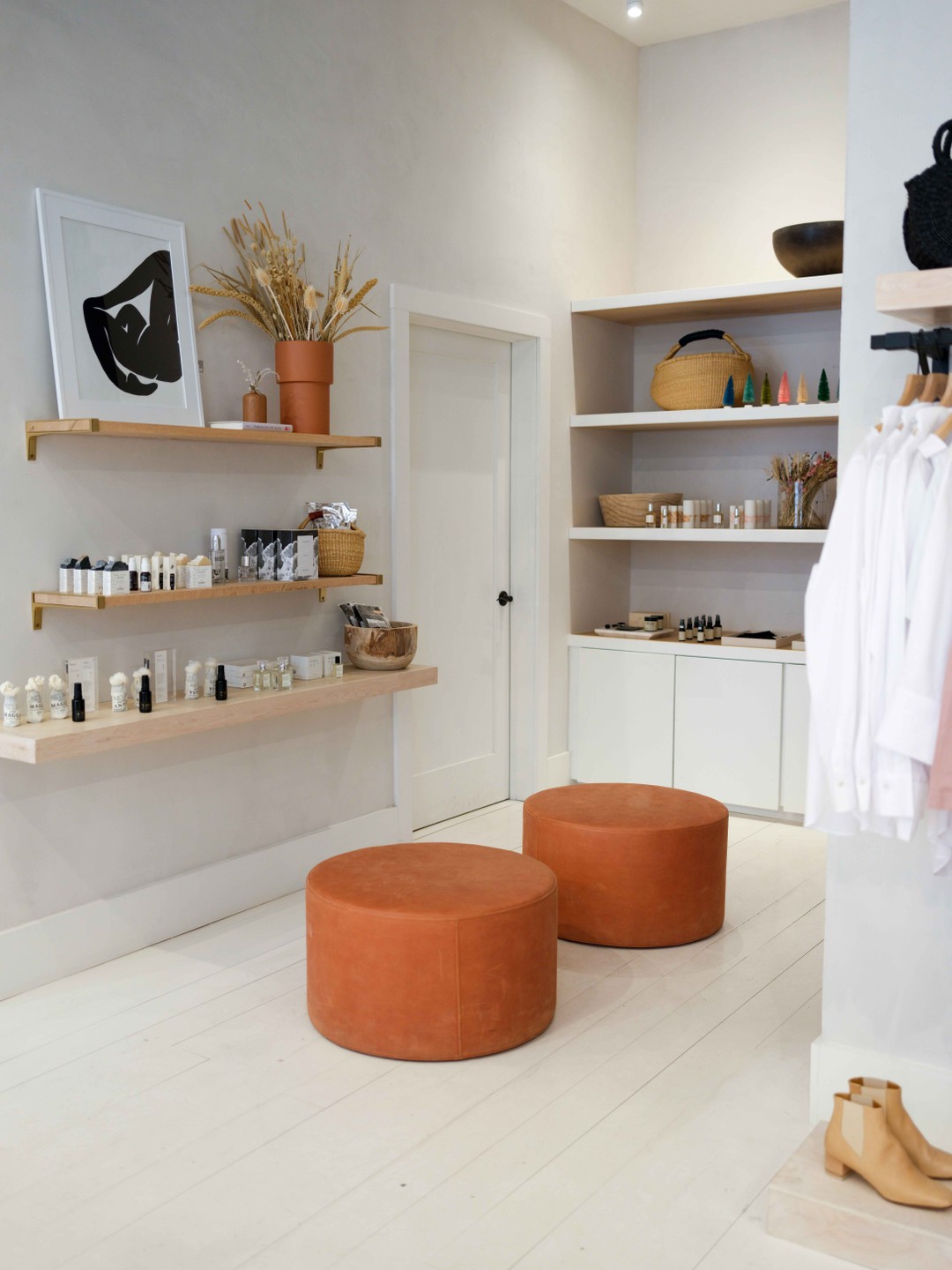 River Mint Finery, Kingston: Shop corner