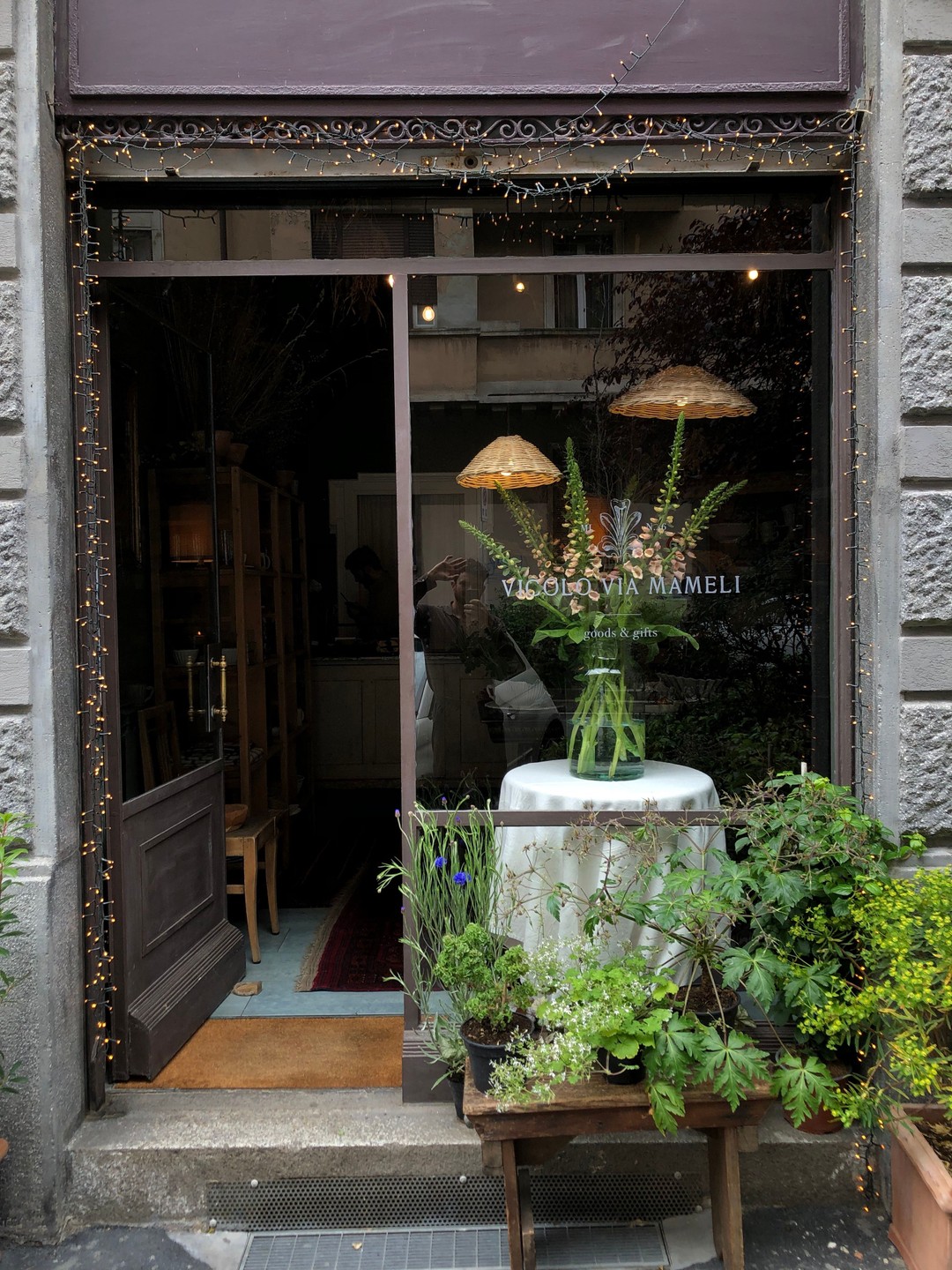 Vicolo Via Mameli, Milan: Shopfront