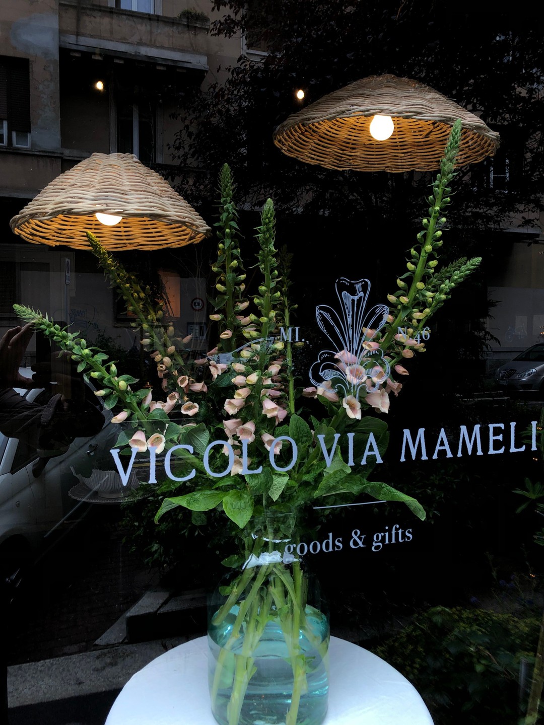 Vicolo Via Mameli, Milan: Shop Window