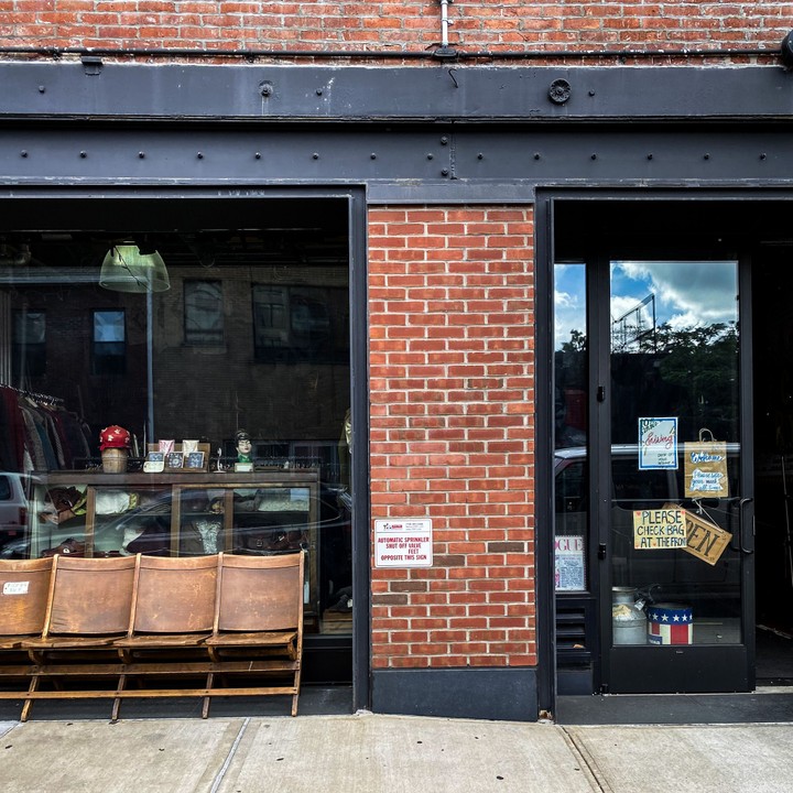 10 ft Single by Stella Dallas, Brooklyn