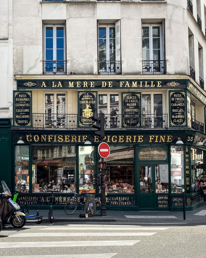 À la Mère de Famille, Paris