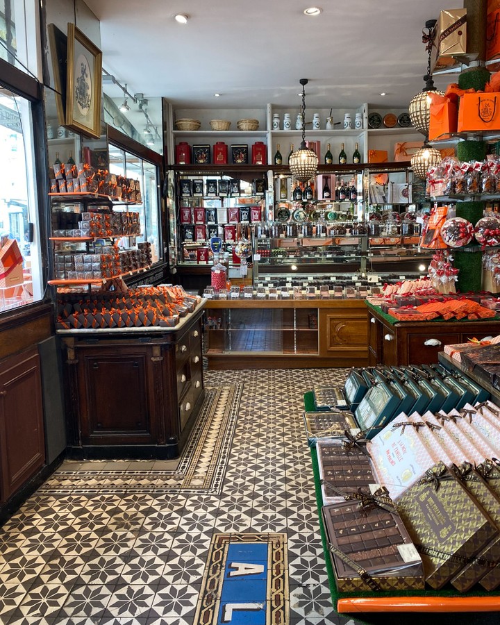 À la Mère de Famille, Paris