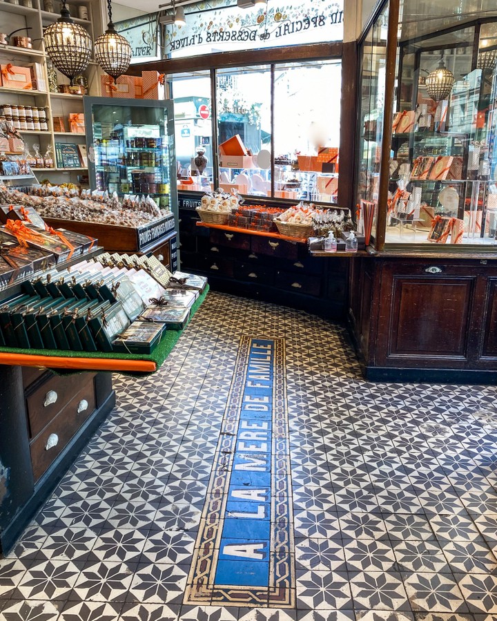 À la Mère de Famille, Paris