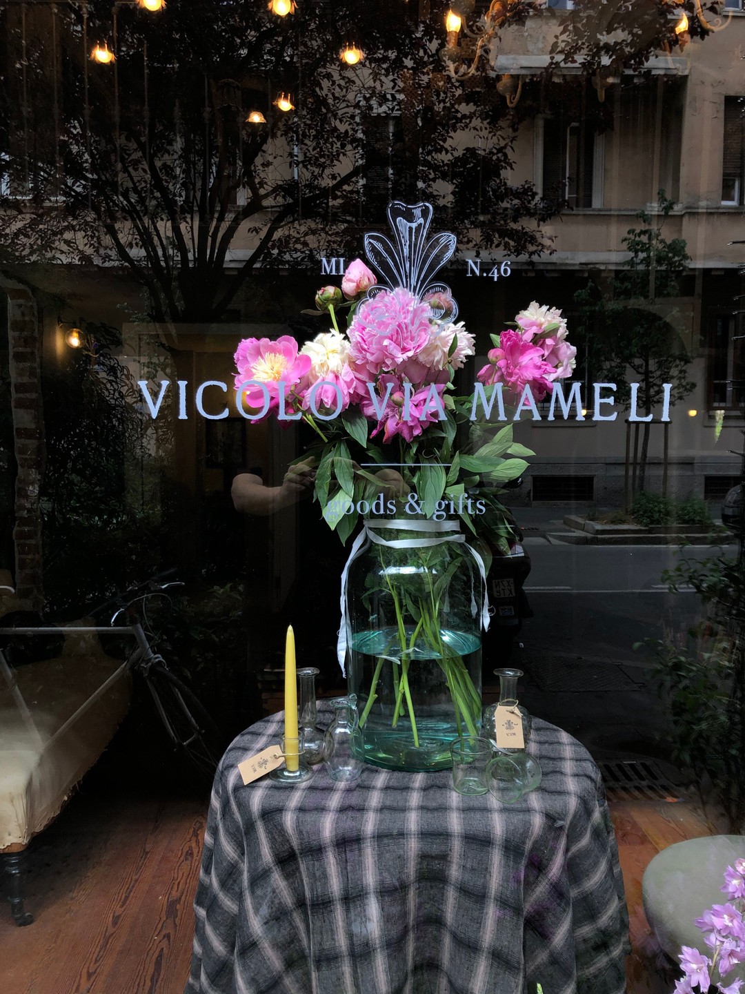 Vicolo Via Mameli, Milan: Shop Window