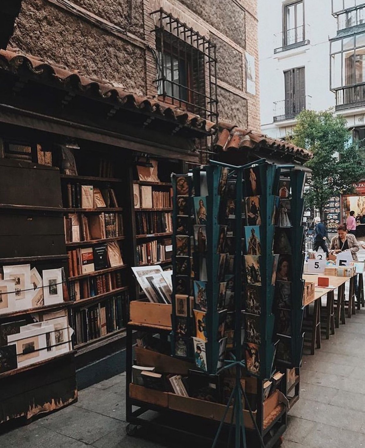 Librería San Ginés, Madrid photo by @breathing_pages