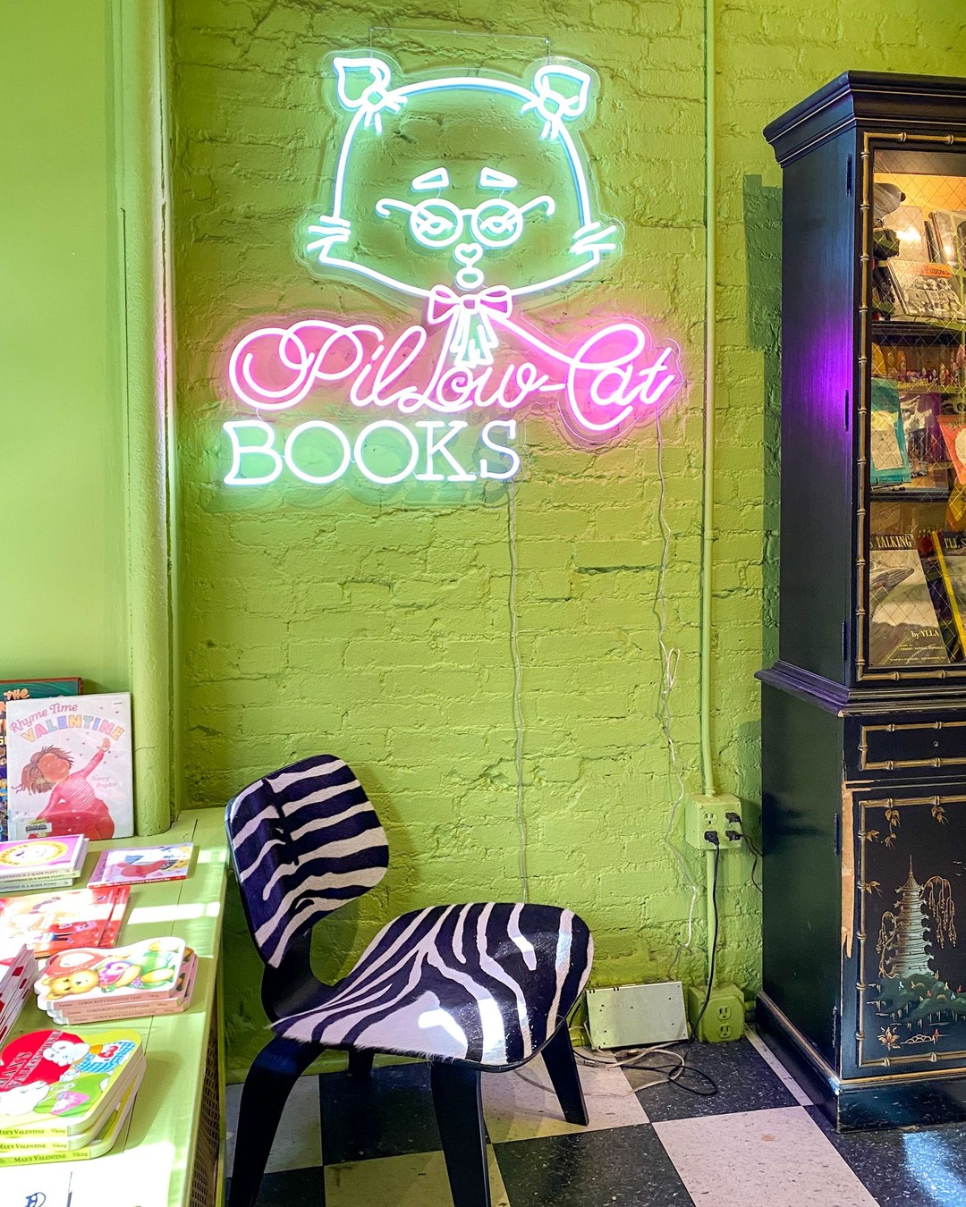 Pillow-Cat Books, New York