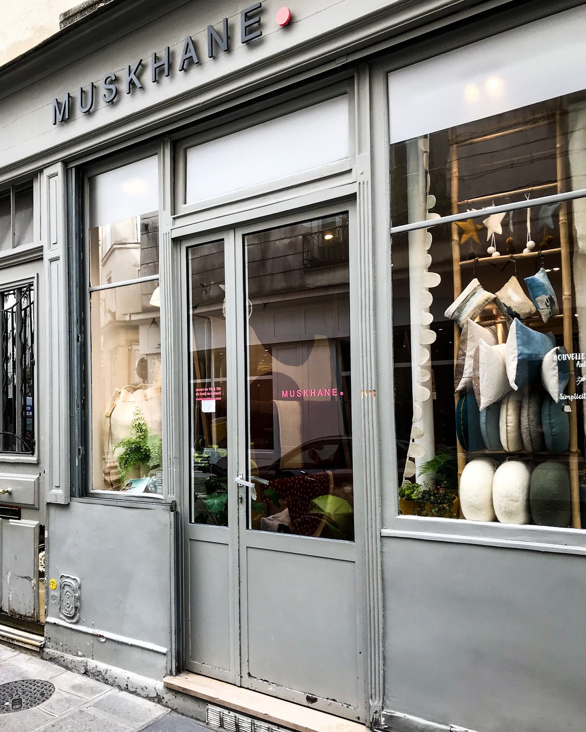 Muskhane, Paris
