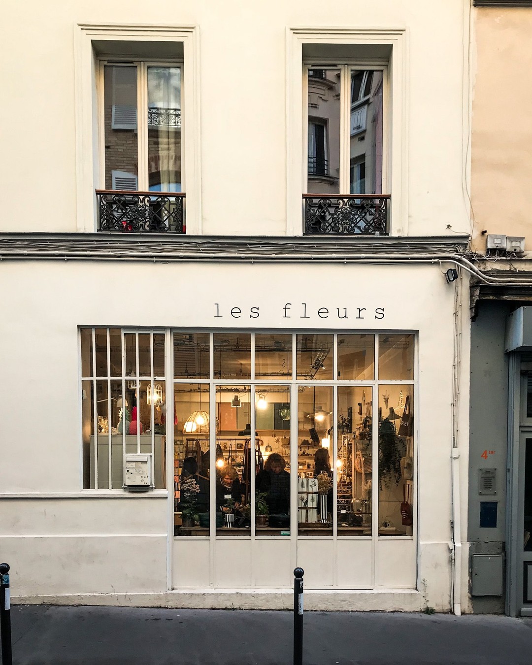 Les Fleurs, Paris