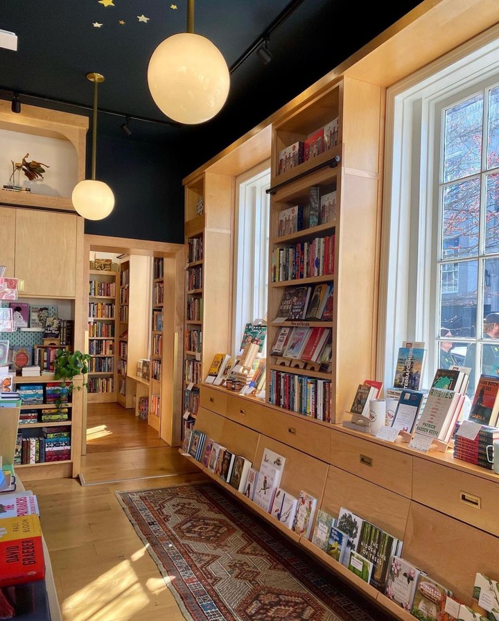 Old Town Books, Alexandria