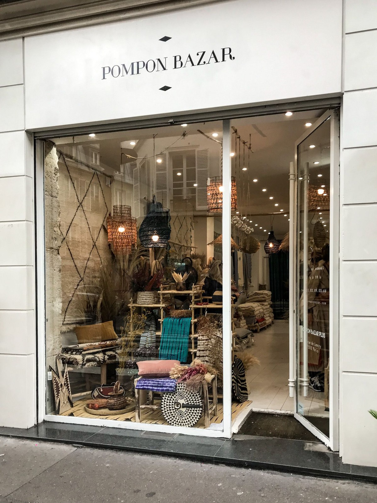 Pompon Bazar, Paris