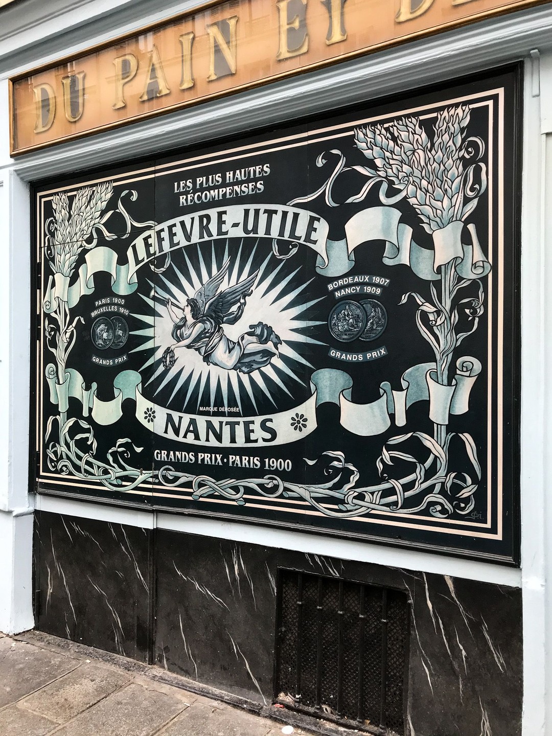 Du Pain et Des Idées, Paris