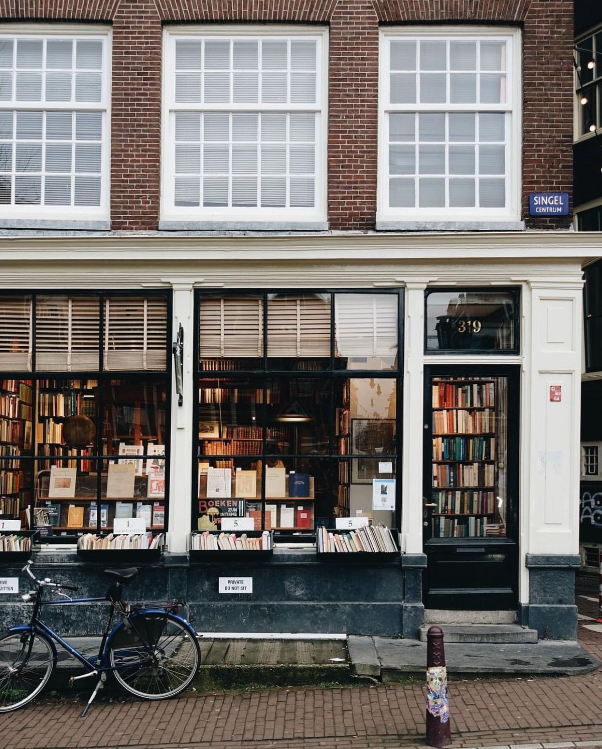 Antiquariaat Brinkman, Amsterdam - photo by Frances Hardie 