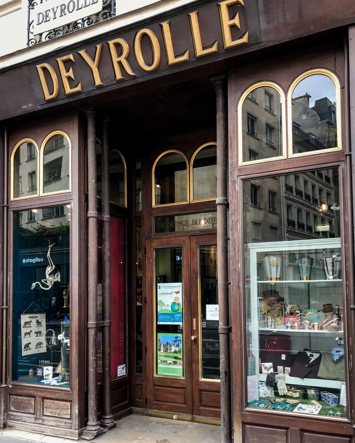 Deyrolle, Paris: Shopfront