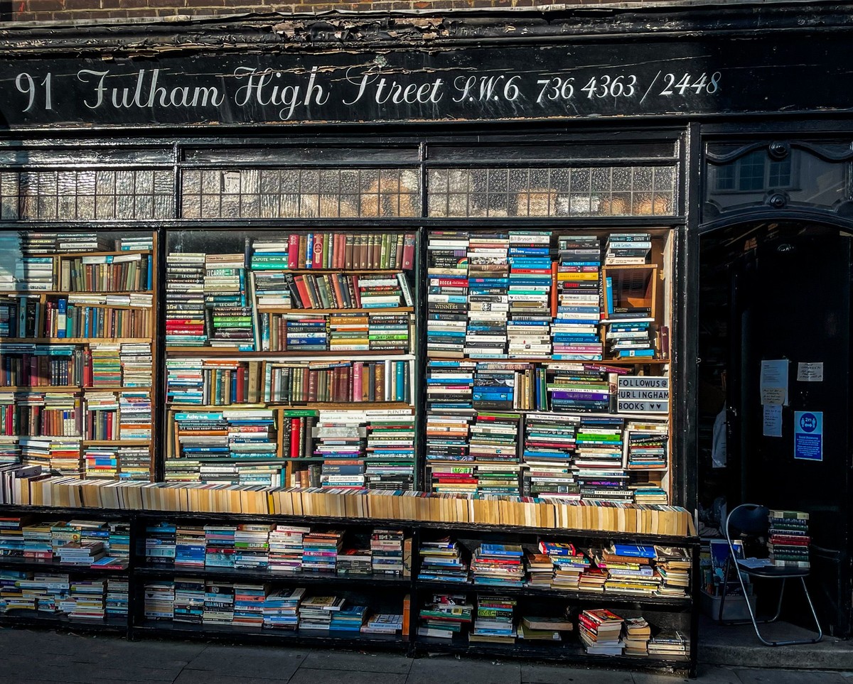 Hurlingham Books, London