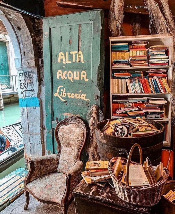 Libreria Acqua Alta