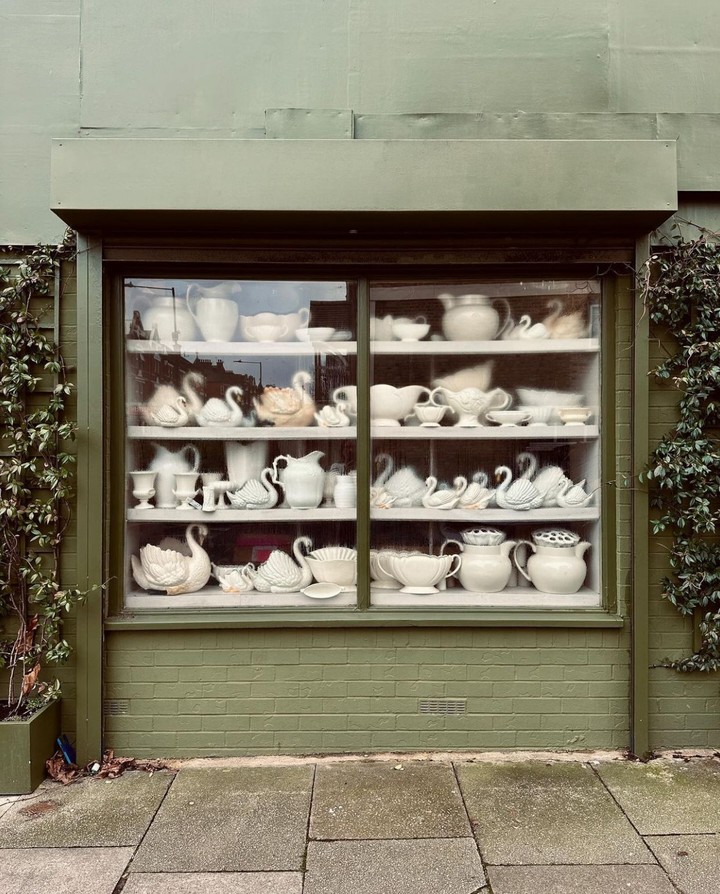 Scarlet & Violet photo by Natascha Lien Milsom @itinerarywoman 