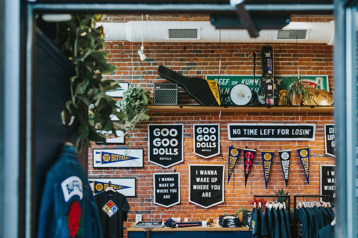 Oxford Pennant, Buffalo