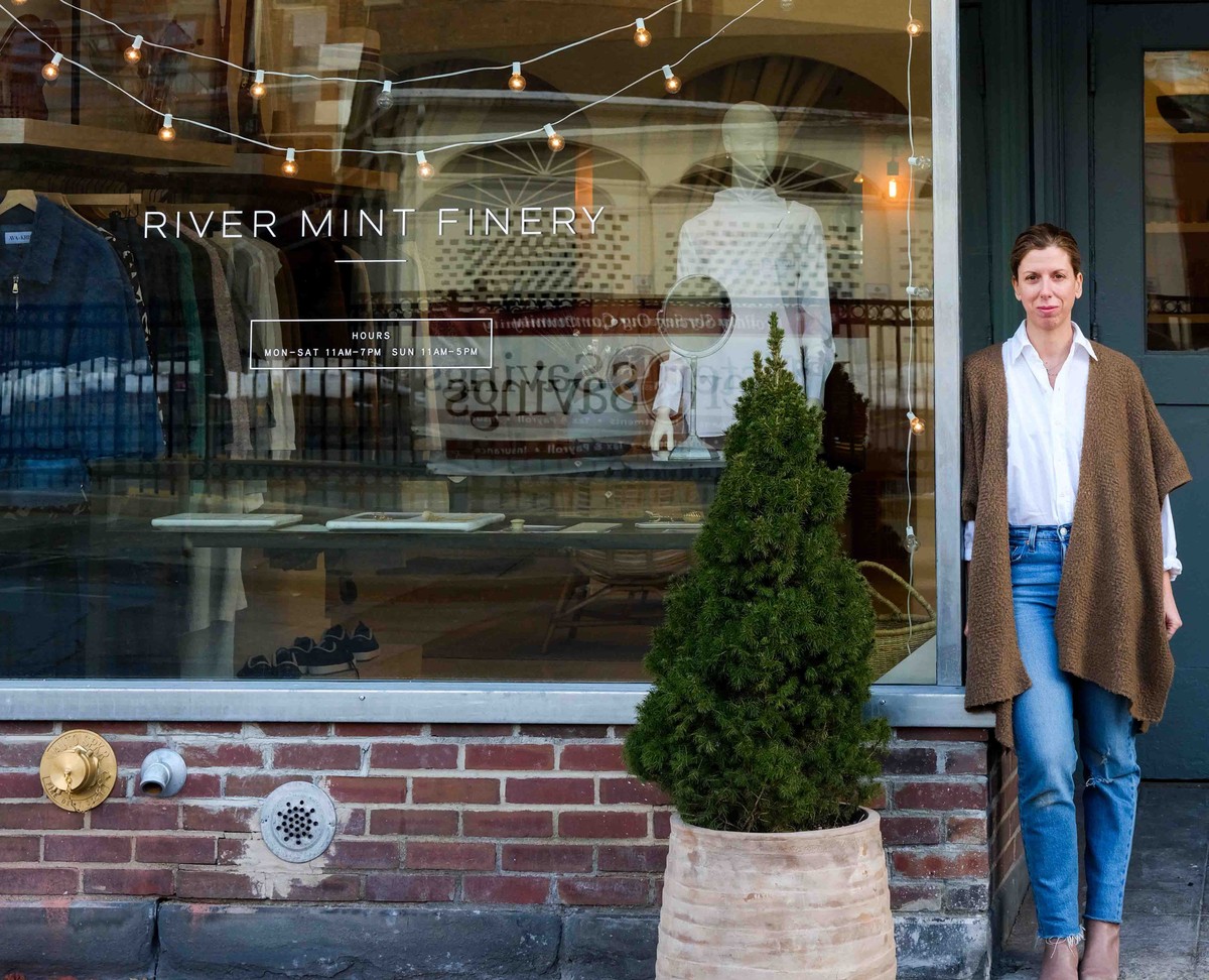 River Mint Finery, Kingston