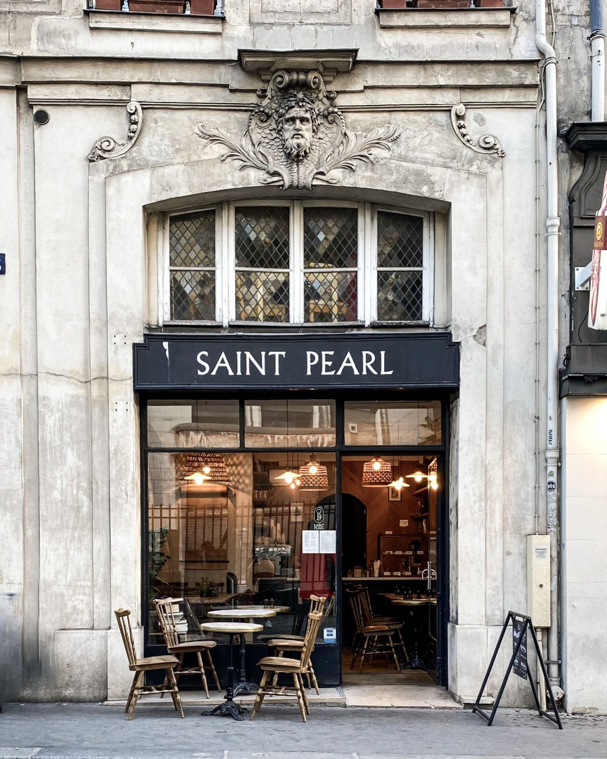Saint Pearl, Paris